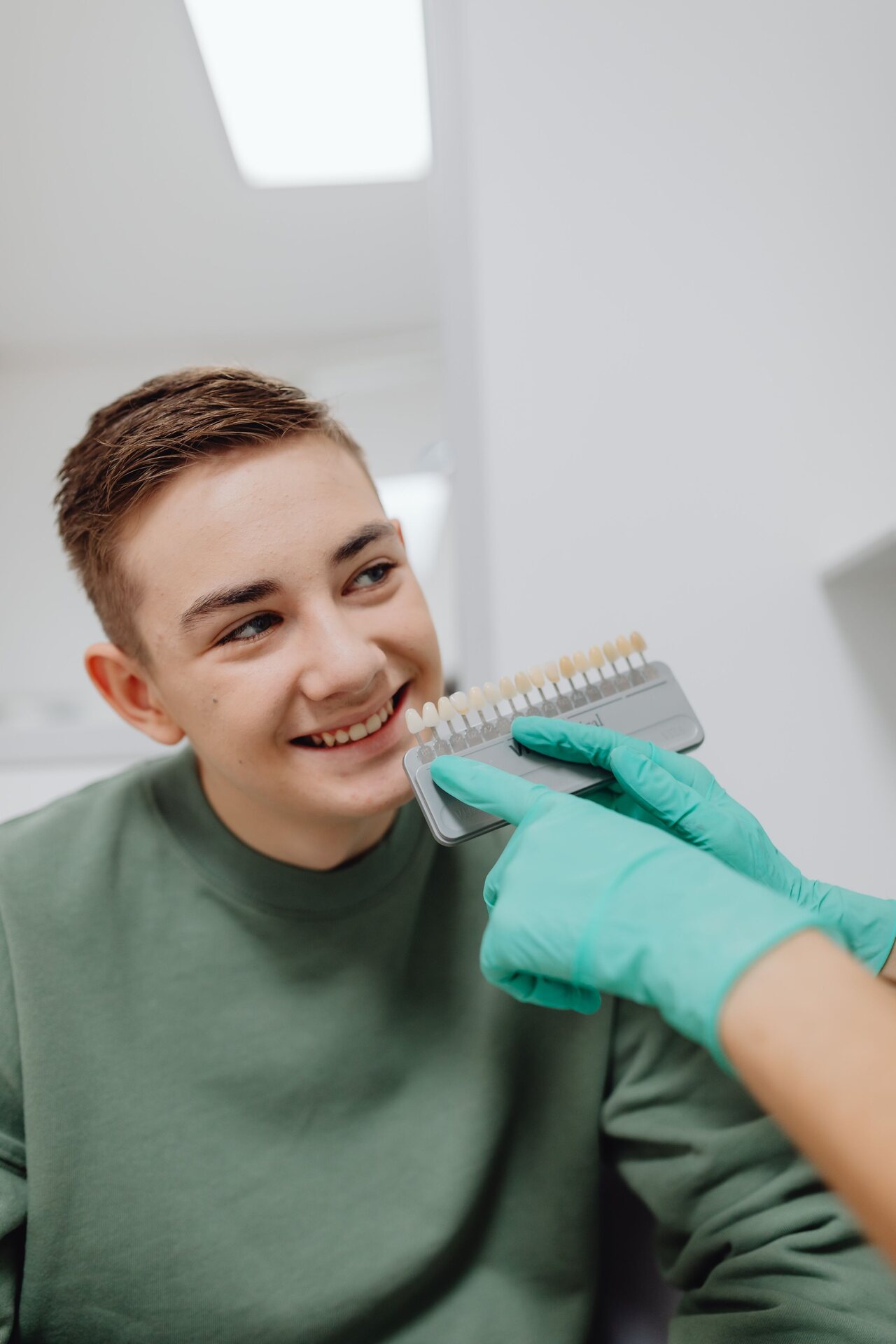 Cosmetic teeth whitening treatment