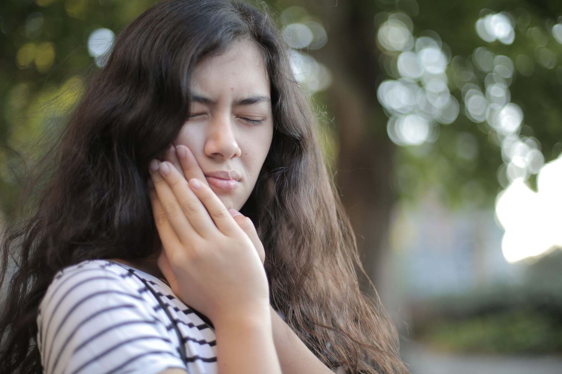 Patient with dental emergency toothache
